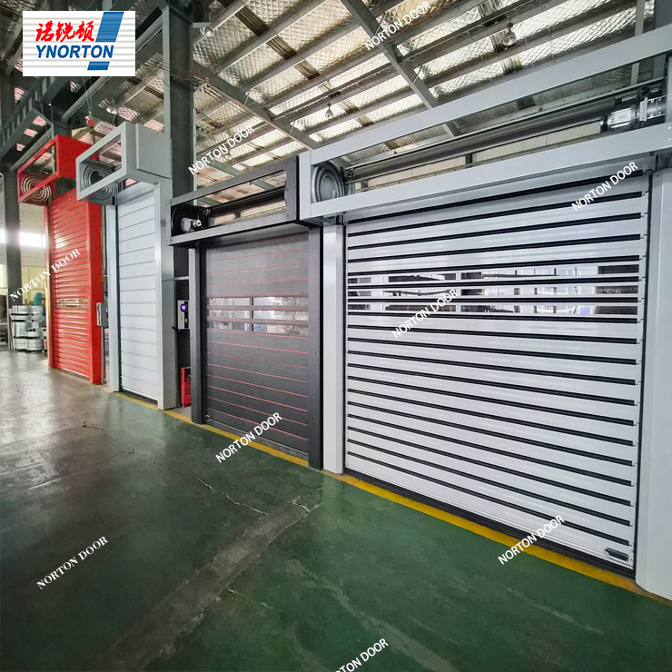 ரேபிட் ரோல் கதவு வசதிக்காக தானாகவே திறந்து மூடுகிறது.