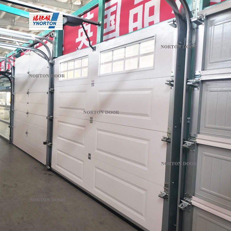 கேரேஜ் கதவுகளின் வழக்கமான பராமரிப்புக்கான ஐந்து முக்கிய புள்ளிகள்: இந்த தந்திரங்கள் அவர்களின் சேவை வாழ்க்கையை நீட்டிக்க உதவுகின்றன